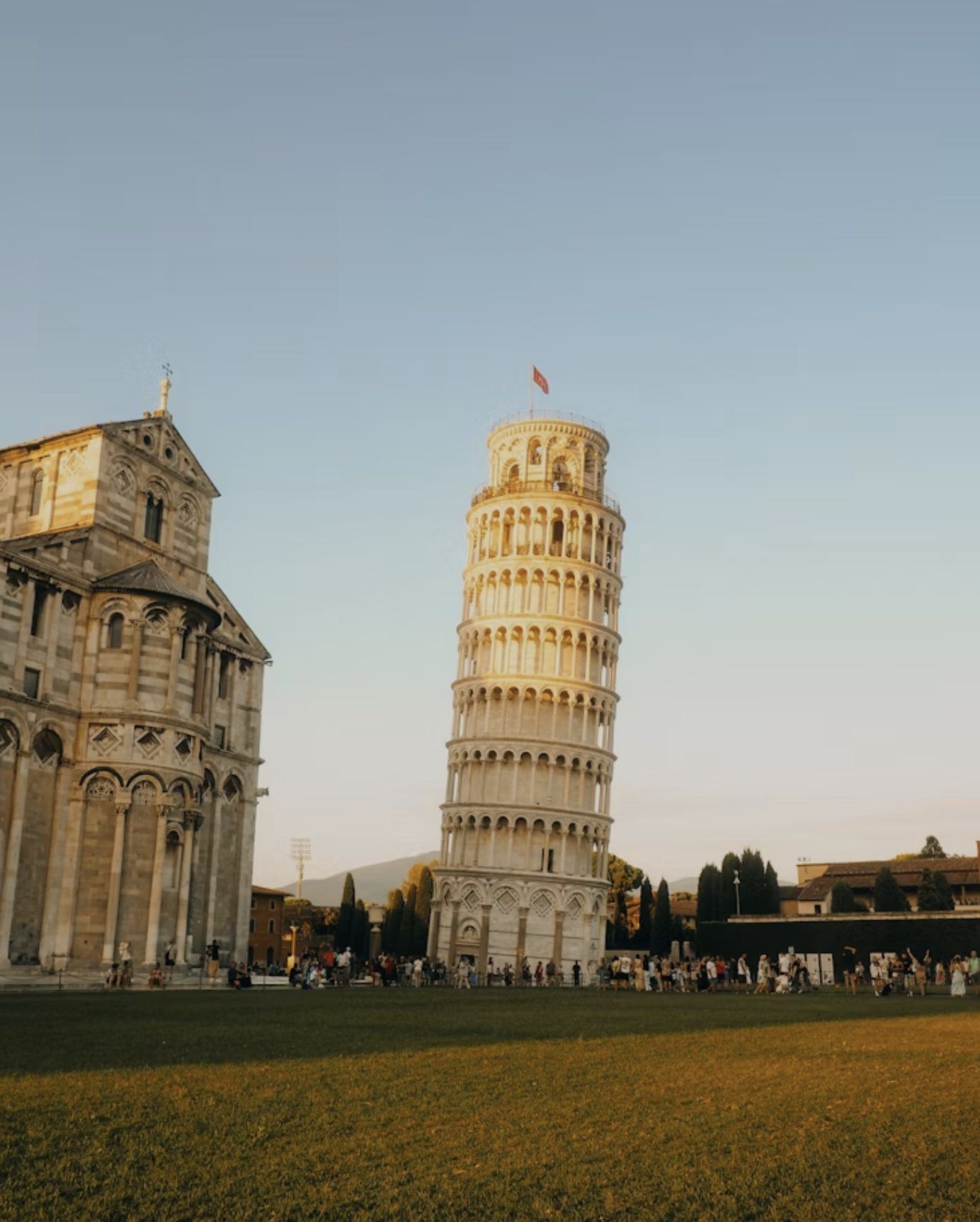 Torre de Pisa al atardecer
